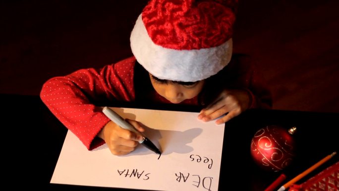 女孩写信家庭圣诞节幸福儿童礼物相伴圣诞树
