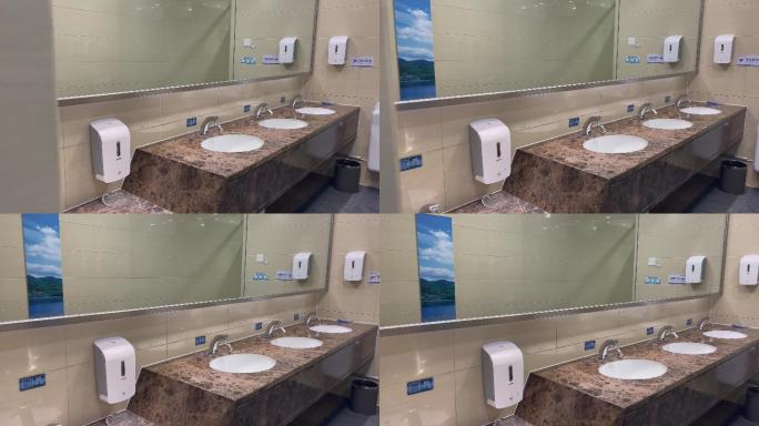公共场合公共厕所洗手台节约用水镜子