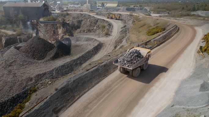 采石场开采运输挖矿挖机运矿车