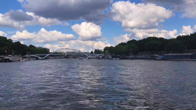 法国巴黎塞纳河上风景