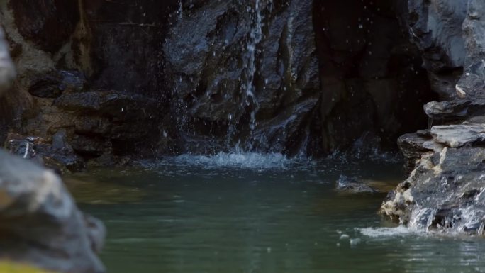 中式院子假山流水