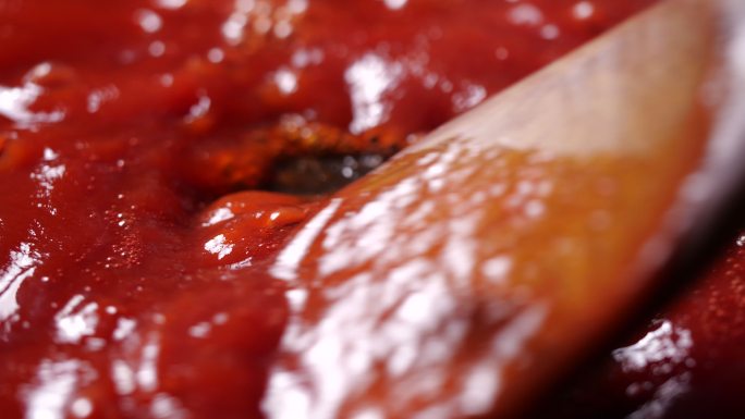 煮红番茄酱
