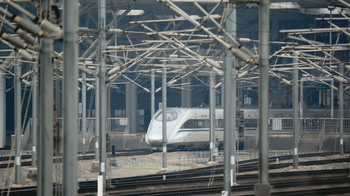 4K长沙高铁南站站台列车进站出站延时空镜