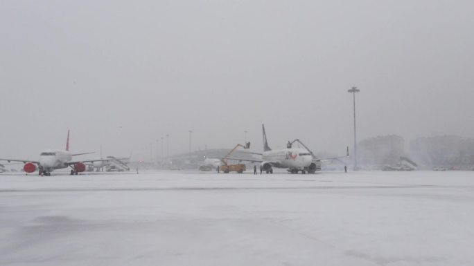 下雪 飞机 机坪