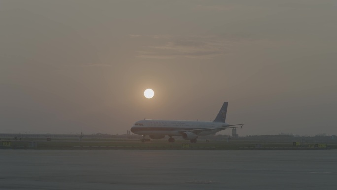 飞机与夕阳