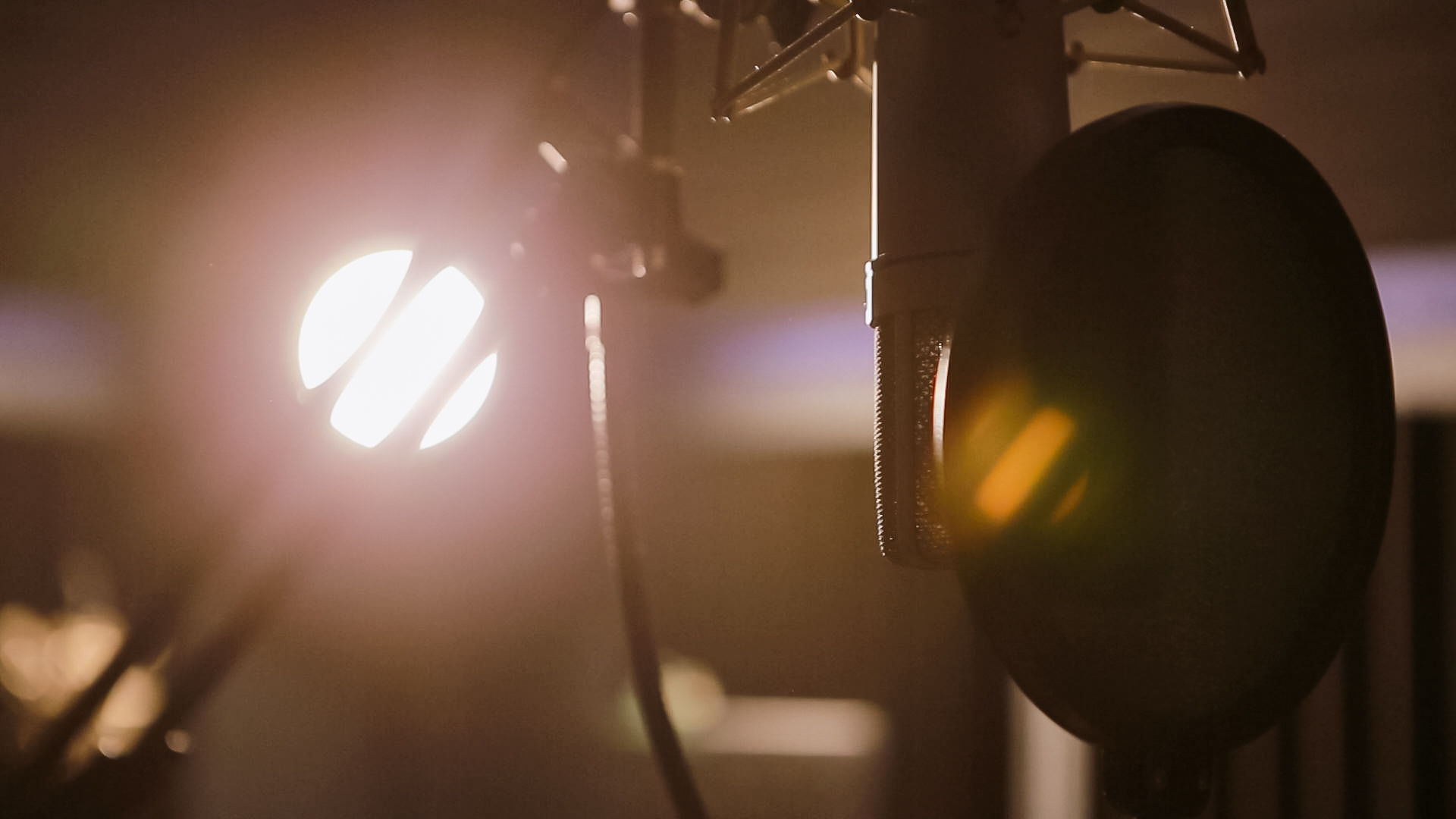 录音棚话筒mv空镜_1920x1080_高清视频素材下载(编号:7400096)_实拍