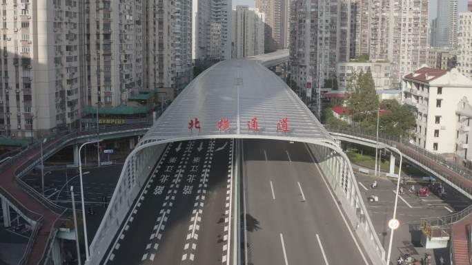 4K-Log建成通车的上海北横通道