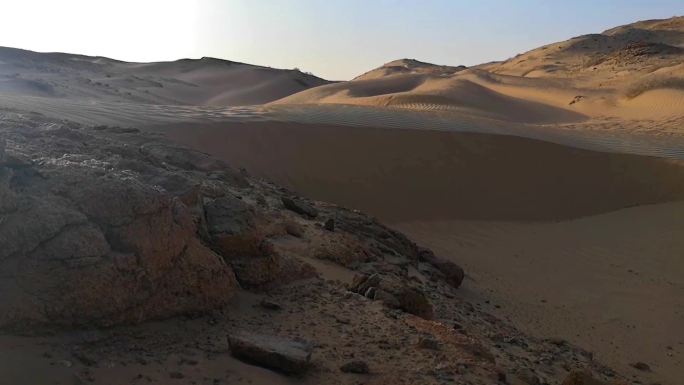 夕阳下的沙漠戈壁