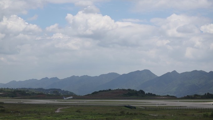 重庆江北机场实拍飞机起飞
