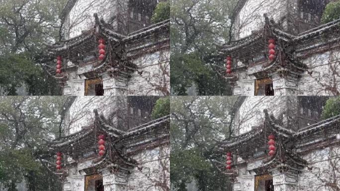 雪中的古建筑门头