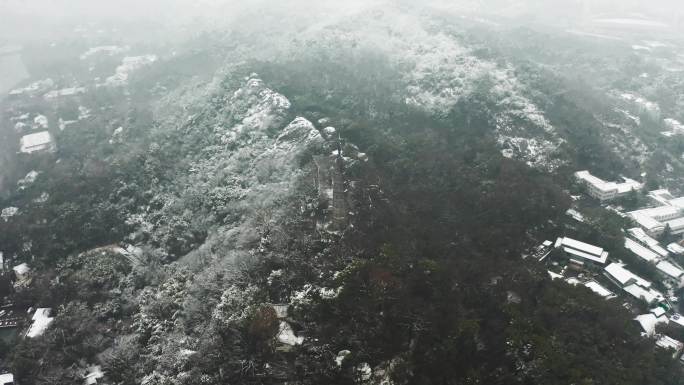 【4K原创】大雪过后的杭州西湖宝石山航拍