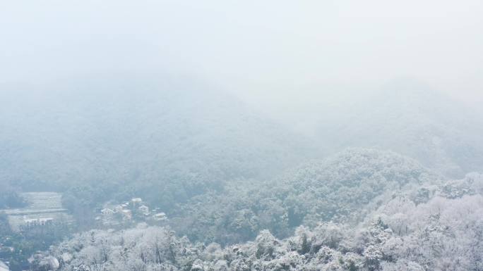 杭州灵隐雪下雪航拍