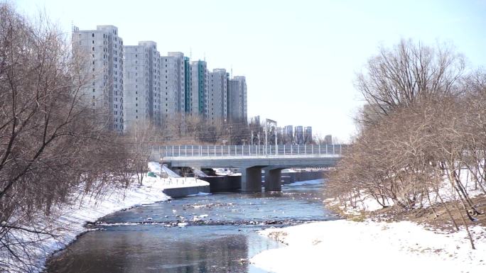 冬季的河流桥梁城市