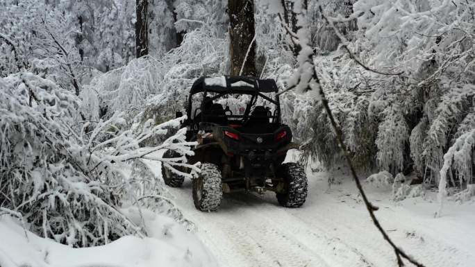 雪地越野车娱乐 雪地越野