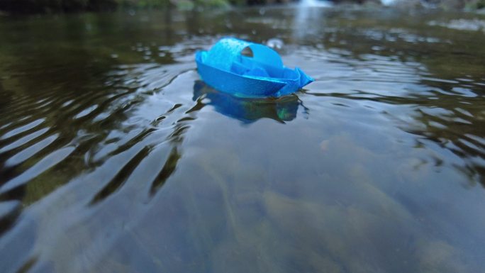 逆流 逆水 逆境 纸船