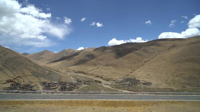 西藏高原蓝天白云