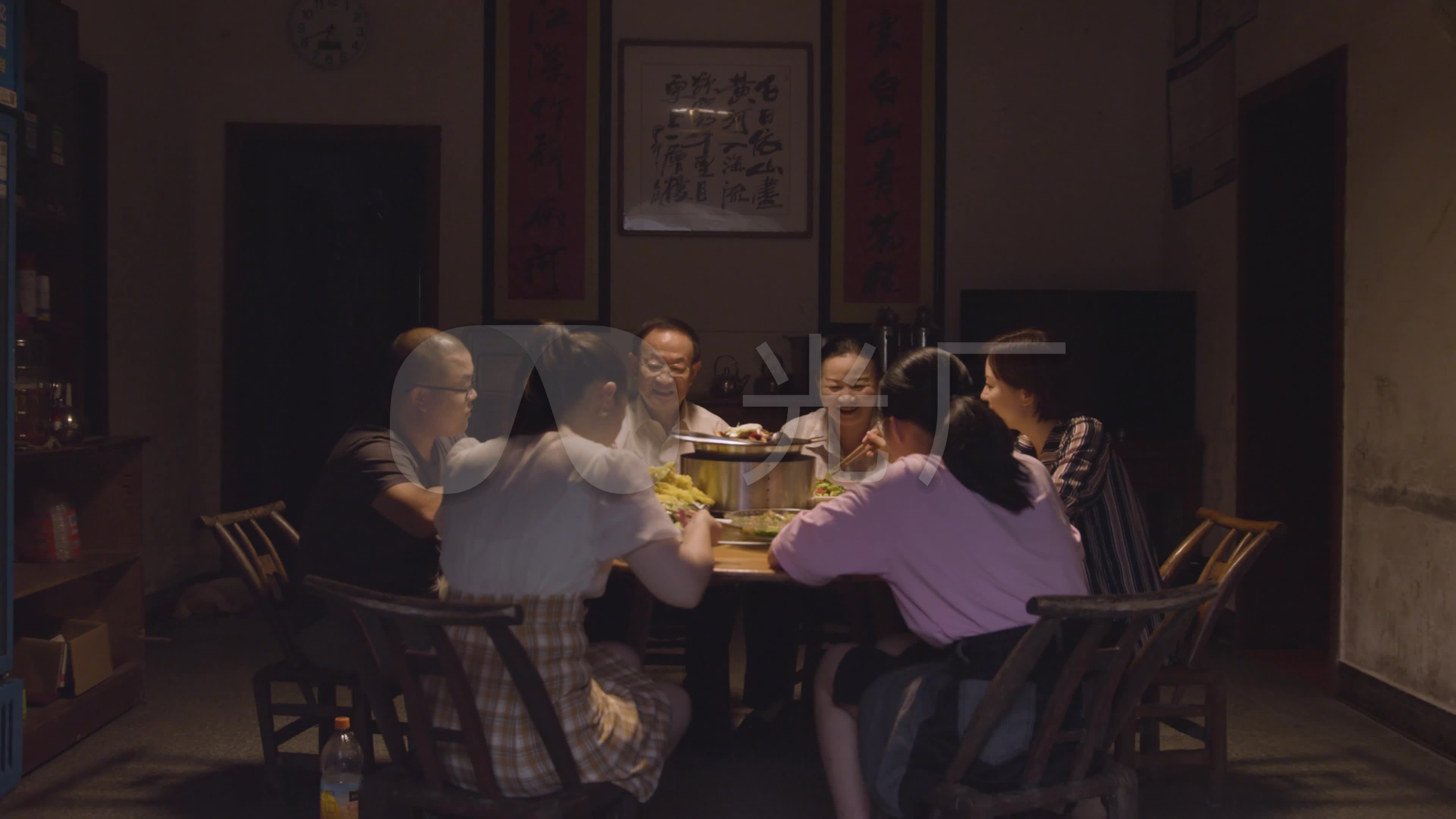 一家人吃饭-蓝牛仔影像-中国原创广告影像素材