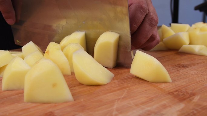 切土豆块、切葱