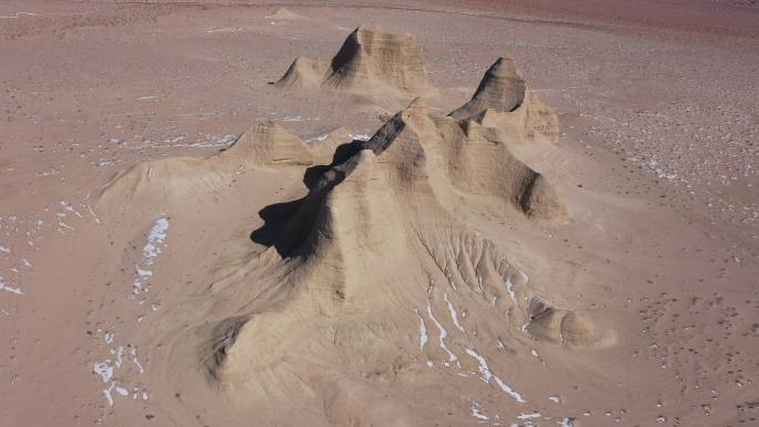 大漠戈壁孤山