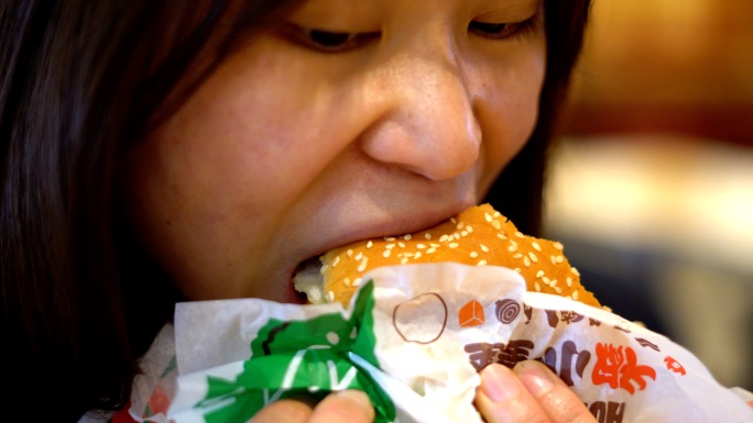 大人暴饮暴食