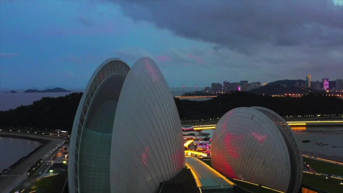 城市中的大贝壳：“珠海歌剧院”