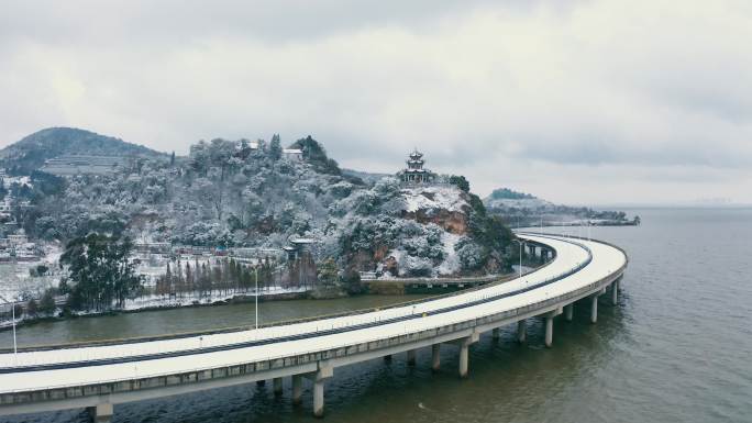 航拍高速公路积雪