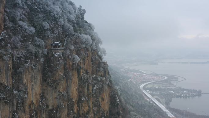 航拍昆明西山雪景