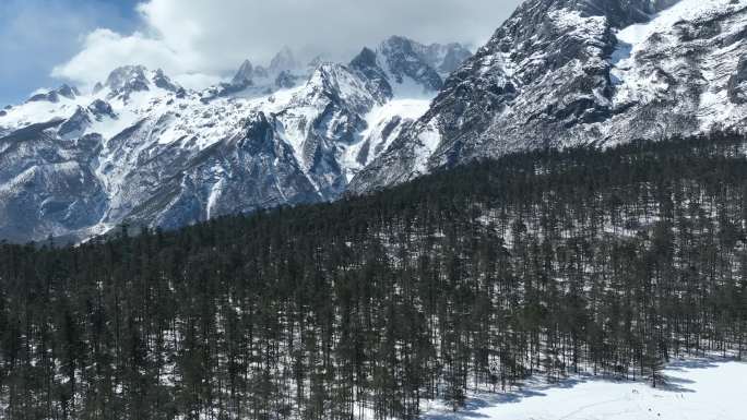 航拍玉龙雪山