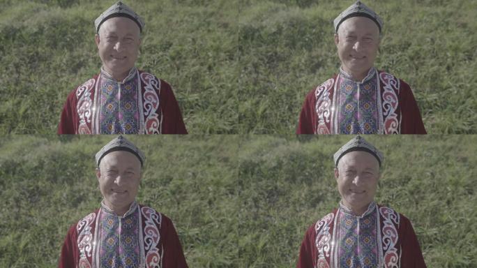 维吾尔族大叔微笑