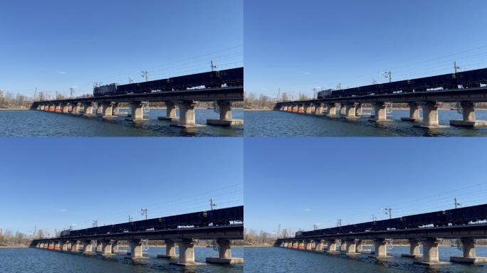 河流铁路桥火车