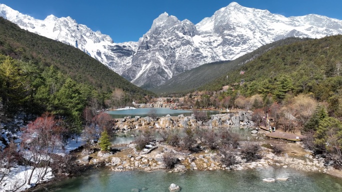 航拍丽江玉龙雪山