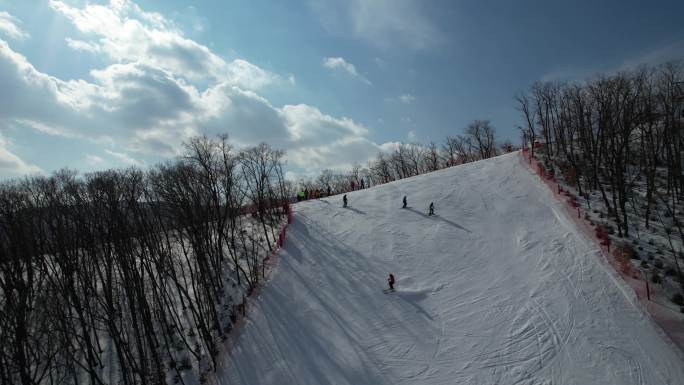 航拍高山滑雪