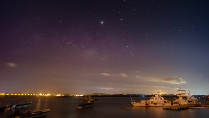 广西钦州茅尾海港口码头银河星空延时摄影