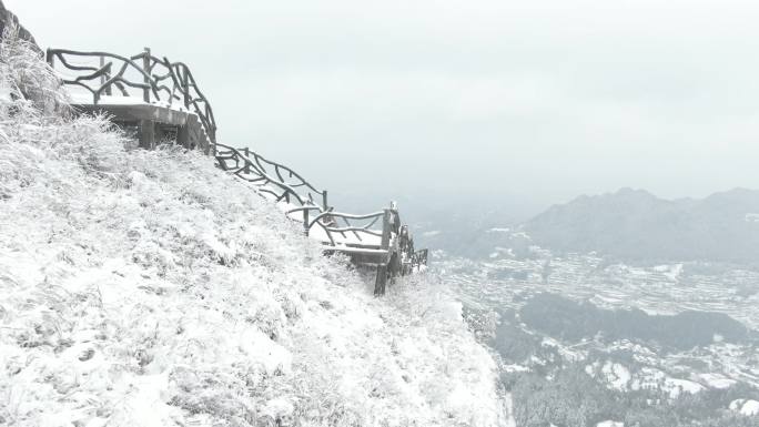 4K 航拍凯里市香炉山雪景3