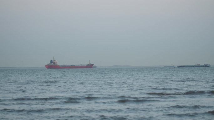长江江口货轮