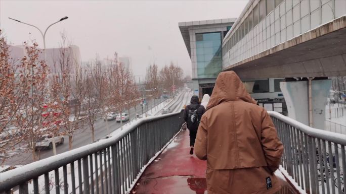 北京下雪上班路上见闻