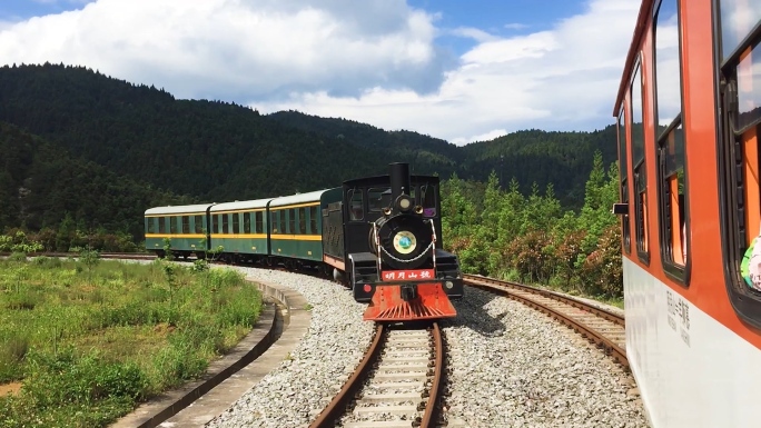 实拍明月山小火车