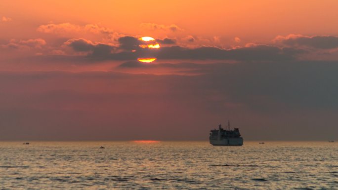 广西北海银滩景区游艇傍晚日落风光延时摄影