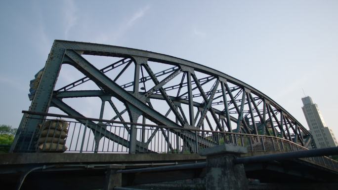 旧上海复古日景建筑大桥白渡桥延迟摄影素材