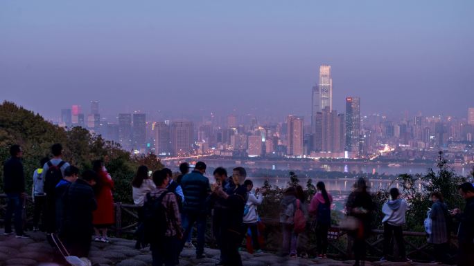 湖南长沙橘子洲岳麓山顶俯瞰城市天际线夜景