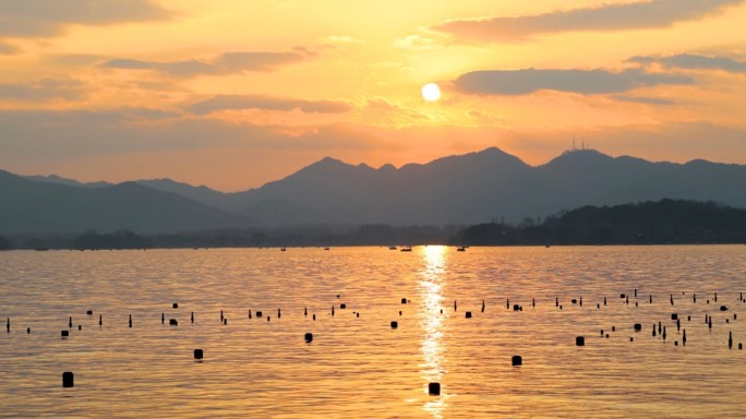 杭州西湖夕阳湖面游船湖水