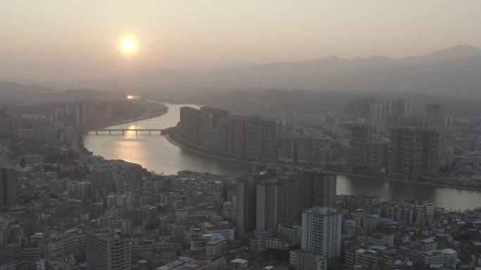 县城日落-蜿蜒的河流