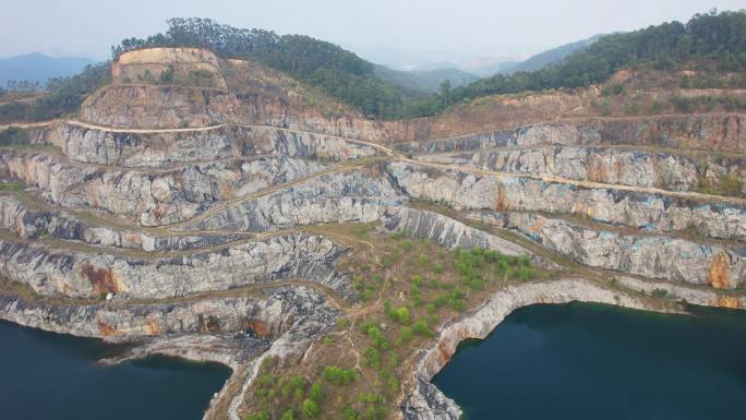 广州黄埔石牙顶天坑采石场湖泊天池