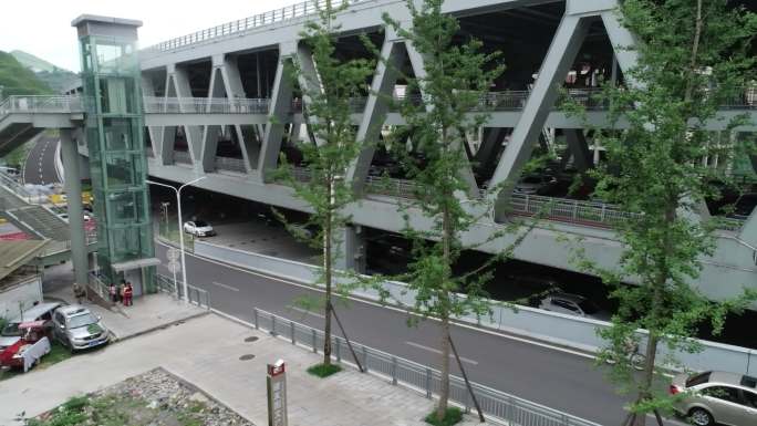 遵义市凤新快线国内最大钢结构桥