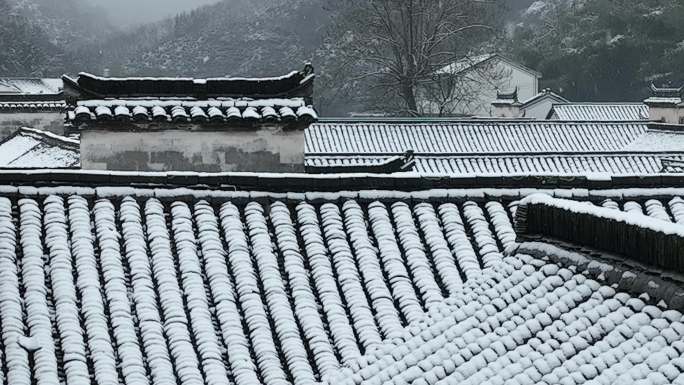 江南明清古建筑千柱屋冬天马头墙黑瓦白雪