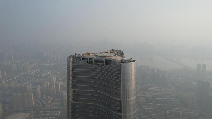 武汉绿地高楼城市雾霾