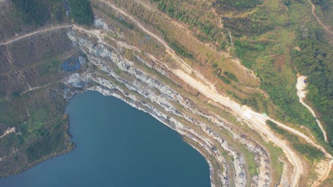 广州黄埔石牙顶天坑采石场湖泊天池