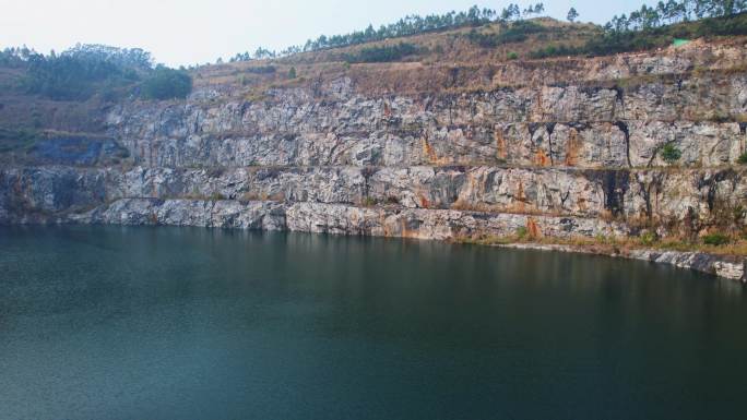 广州黄埔石牙顶天坑采石场湖泊天池