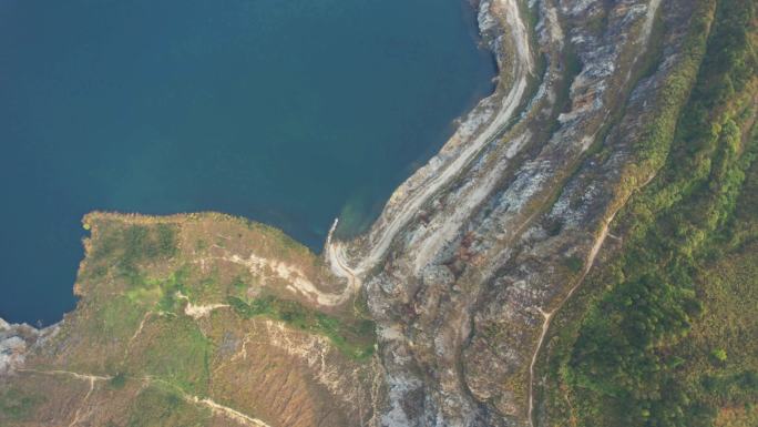 广州黄埔石牙顶天坑采石场湖泊天池