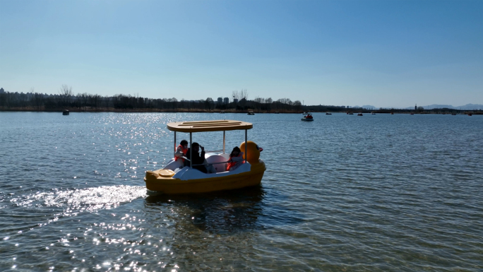 【4K】公园游乐船-周末休闲游玩惬意生活